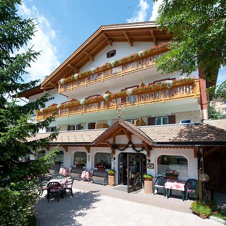 Hotel Cristallo Vigo di Fassa Exteriér fotografie